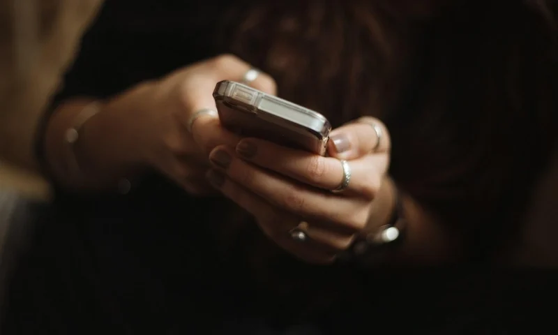 Szpiegowanie telefonu partnera bez instalacji – jak zacząć?