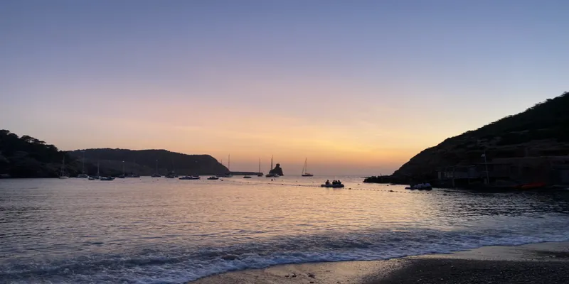 Cala Benirras - symbol muzyki, zjednoczenia i powrotu do korzeni.