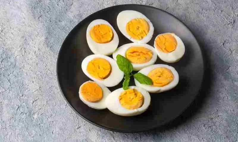 Jajka w airfryer, fot. EsinDeniz, Vista Create
