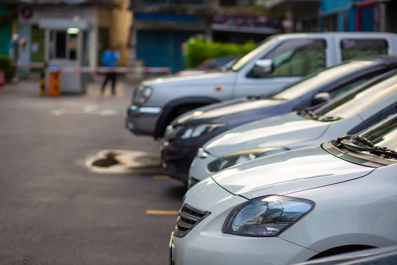 parking przy lotnisku modlin