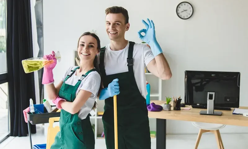 Jak wybrać firmę sprzątającą w Warszawie i na co zwrócić uwagę przed podpisaniem umowy