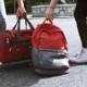 Bagaż podręczny – plecak i torba podróżna. Zdjęcie: Diana ✨, pexels.com