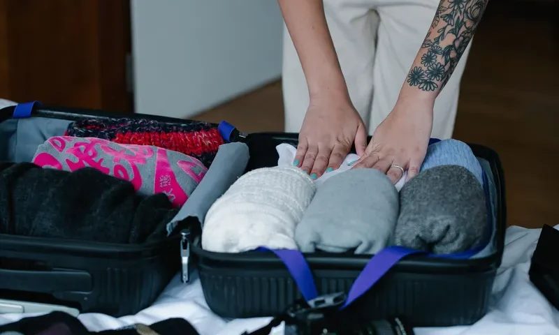 co mozna zabrac do bagazu podrecznego. Zdjęcie: Timur Weber, pexels.com
